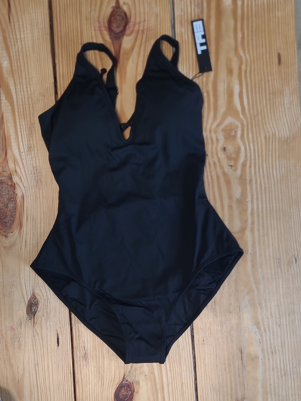 93. NWT  $175 STYLE PLUNGEY  L  SHORT